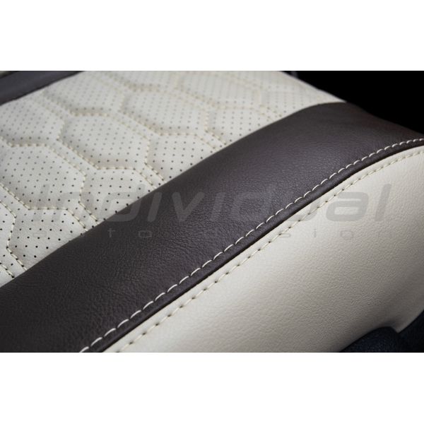 TOYOTA Proace – LEATHER LOOK PERFO camel