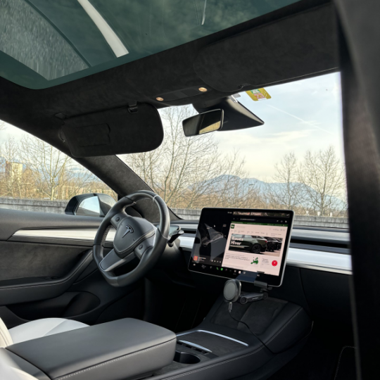 Techo de Alcantara® para el Tesla Model 3